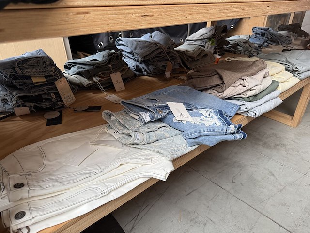Vêtements (dames) - afbeelding 18 van  19