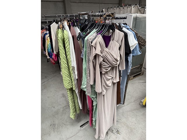 Vêtements pour dames - afbeelding 1 van  10