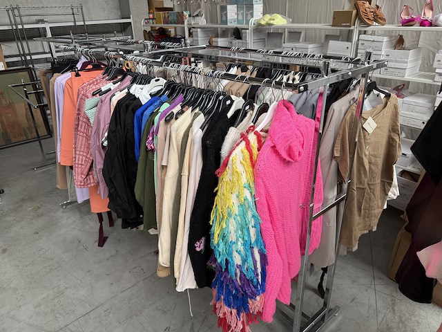 Vêtements pour dames - afbeelding 1 van  12