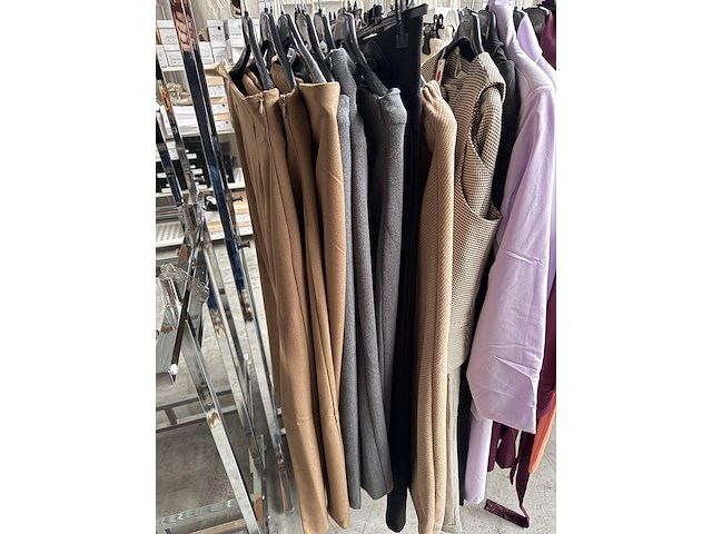 Vêtements pour dames - afbeelding 10 van  12