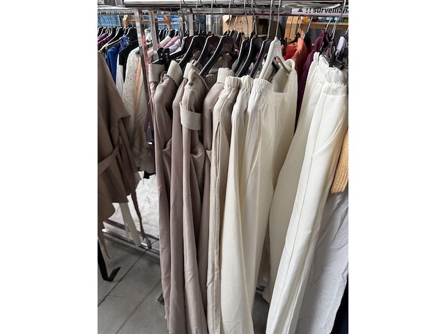 Vêtements pour dames - afbeelding 12 van  12