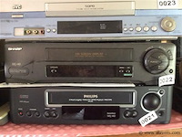 Vhs speler sharp - afbeelding 1 van  2