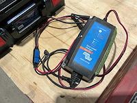 Victron energy acculader - afbeelding 1 van  4