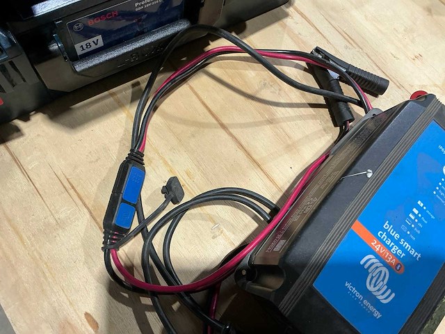 Victron energy acculader - afbeelding 3 van  4