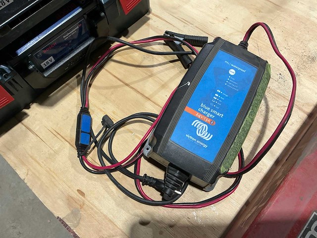 Victron energy acculader - afbeelding 1 van  4