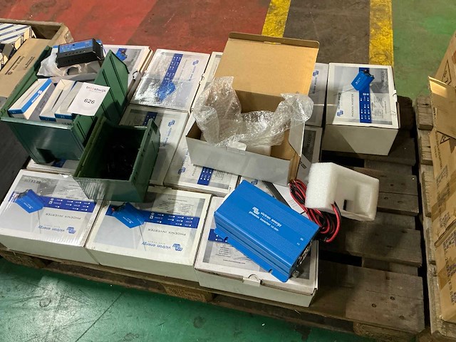 Victron energy phoenix omvormer (13x) - afbeelding 1 van  7