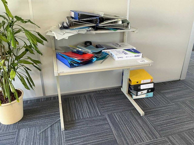 Vielhauer werktafel - afbeelding 1 van  3