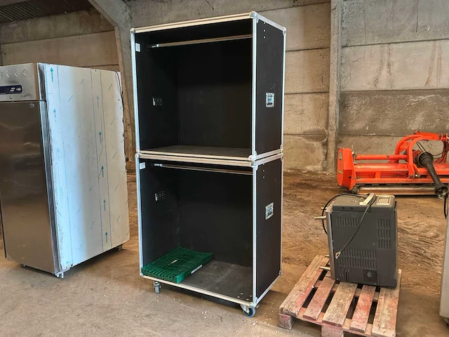 Vier professionele flightcases voor opslag en transport van inventaris - afbeelding 1 van  10