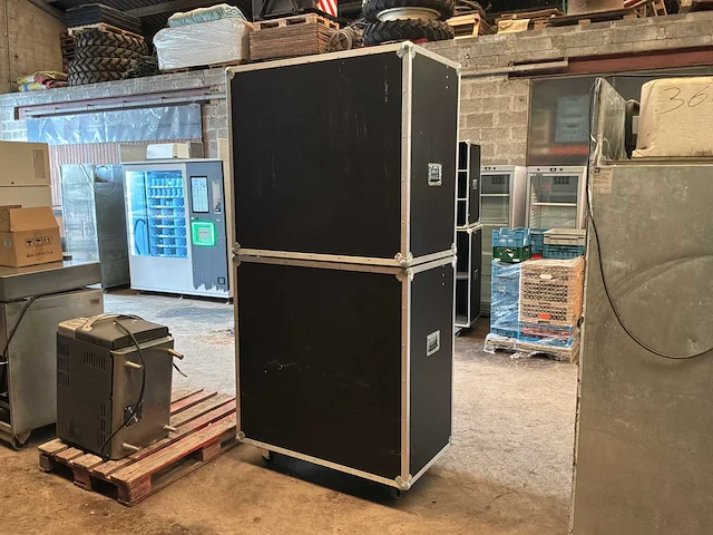 Vier professionele flightcases voor opslag en transport van inventaris - afbeelding 4 van  10