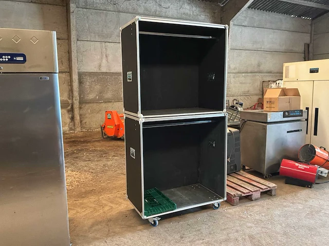 Vier professionele flightcases voor opslag en transport van inventaris - afbeelding 3 van  10