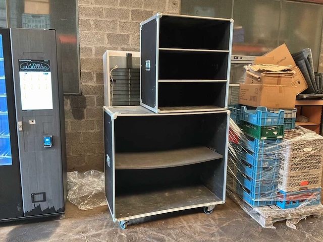 Vier professionele flightcases voor opslag en transport van inventaris - afbeelding 7 van  10