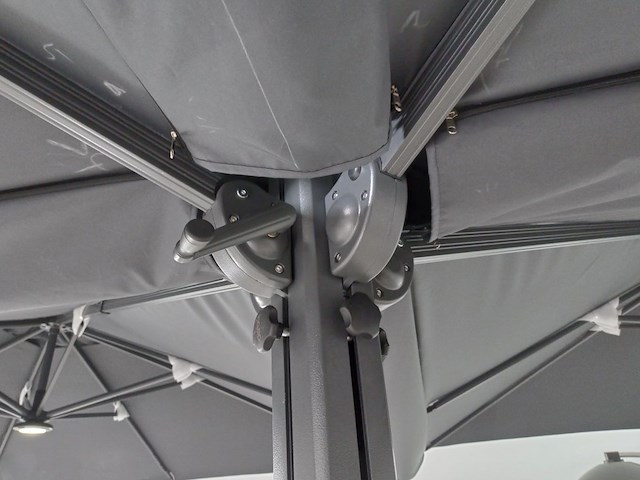 Vierdubbele hangende parasol taupe (4 * 300x300cm) - afbeelding 9 van  10