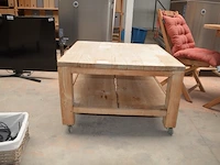 Vierkant natuurkleur houten salontafel afm. 80x80 cm
