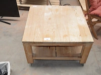 Vierkant natuurkleur houten salontafel afm. 80x80 cm - afbeelding 2 van  5