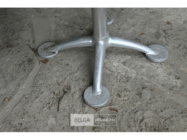 Vierkant tuintafeltje + 5 stoelen - afbeelding 3 van  7