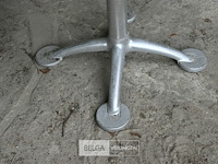 Vierkant tuintafeltje + 5 stoelen - afbeelding 3 van  7