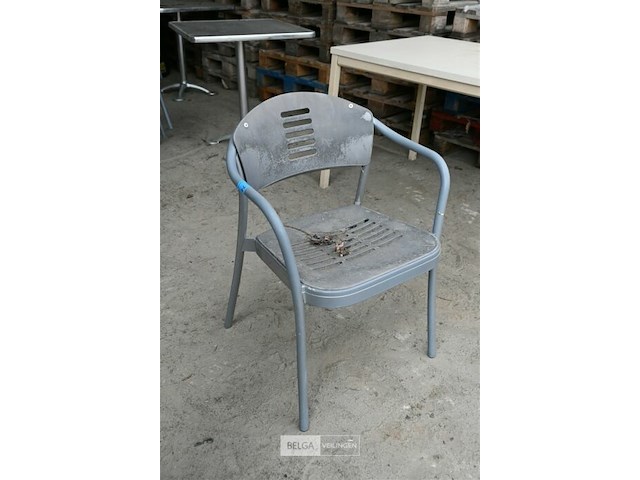 Vierkant tuintafeltje + 5 stoelen - afbeelding 5 van  7