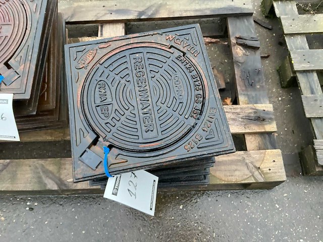 Vierkante gietijzeren sterfputdeksel (6x) - afbeelding 1 van  1