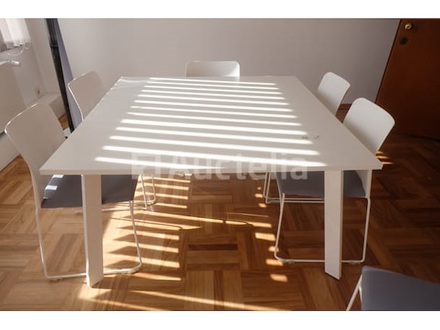 Vierkante tafel + accessoires - afbeelding 1 van  8
