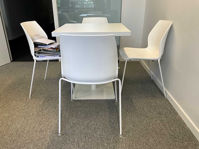 Vierkante tafel met 4 stoelen - afbeelding 2 van  8