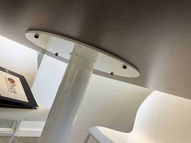 Vierkante tafel met 4 stoelen - afbeelding 8 van  8