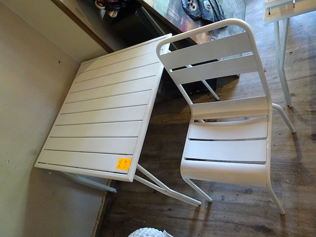 Vierkante tuintafels + stoelen - afbeelding 1 van  4