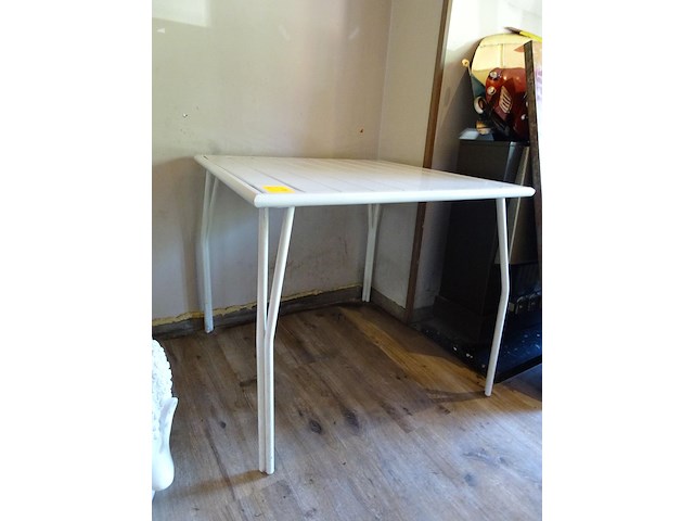 Vierkante tuintafels + stoelen - afbeelding 2 van  4