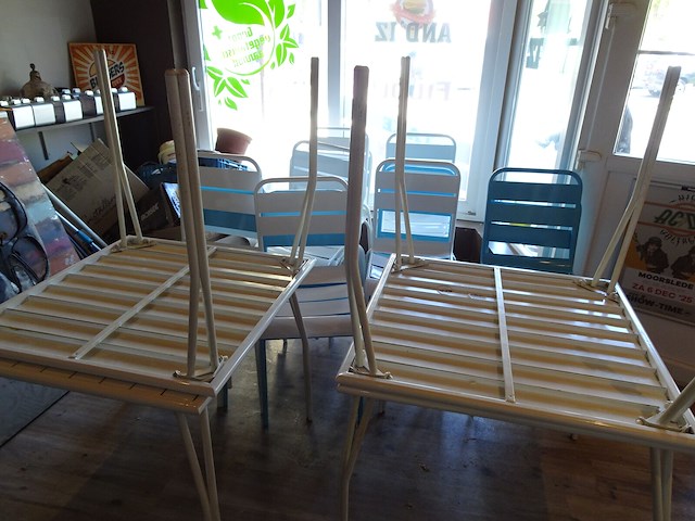 Vierkante tuintafels + stoelen - afbeelding 4 van  4