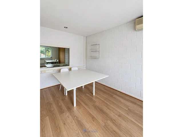 Vierkante witte tafel – 140 × 140 cm - afbeelding 1 van  1