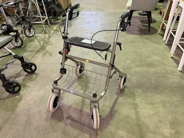 Vierwielige rollator - afbeelding 1 van  3