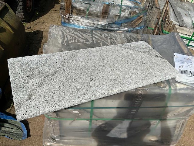 Viet grey 20 lopende meter natuurstenen traptreden - afbeelding 2 van  5