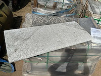 Viet grey 20 lopende meter natuurstenen traptreden - afbeelding 1 van  5