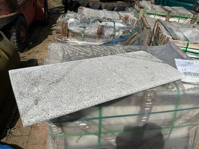 Viet grey 20 lopende meter natuurstenen traptreden - afbeelding 1 van  5