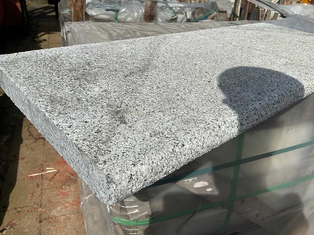 Viet grey 20 lopende meter natuurstenen traptreden - afbeelding 3 van  5