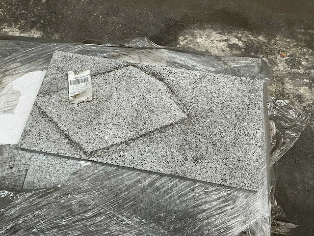 Viet grey gevlamd 2,5 m2 natuursteen tuintegel (14x) - afbeelding 1 van  3