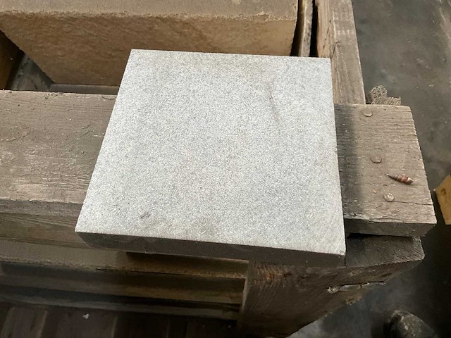 Vietnamese blauwsteen gezandstraald natuursteen tuintegel - afbeelding 2 van  3