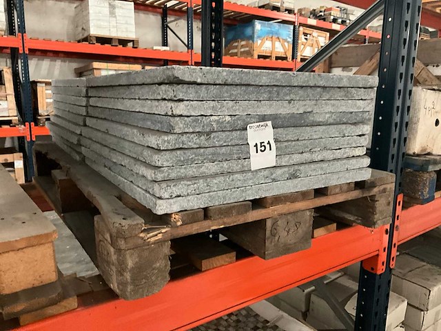 Vietnamese blauwsteen natuursteen tuintegel - afbeelding 2 van  2