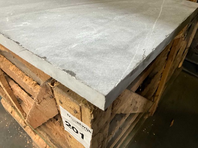 Vietnamese blauwsteen natuursteen tuintegel - afbeelding 2 van  3