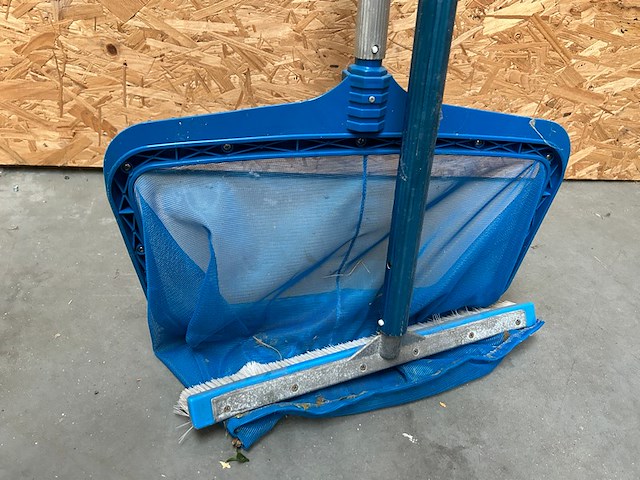 Vijver/zwembad borstel en net - afbeelding 1 van  3