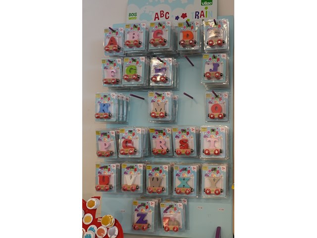 Vilac lettertrein met display | 171 stuks - afbeelding 1 van  3