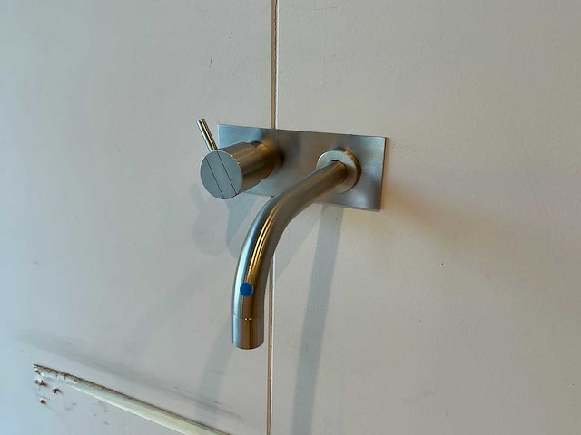 Villeroy & boch avento toilet en inbouwkraanwerk - afbeelding 5 van  8