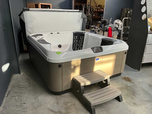 Villeroy & boch jacuzzi - afbeelding 1 van  10