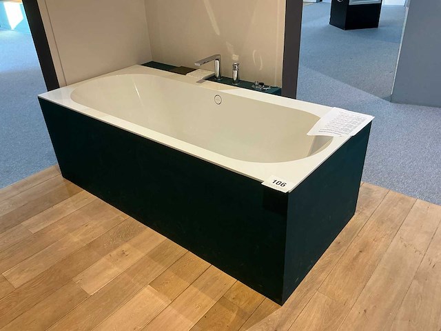 Villeroy & boch oberon 2.0 ligbad - afbeelding 1 van  3