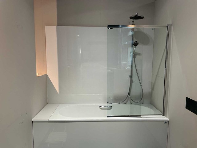 Villeroy & boch oberon ligbad en designradiator - afbeelding 2 van  8