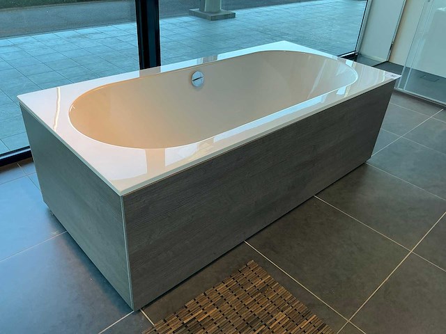 Villeroy & boch oberon ligbad - afbeelding 1 van  3