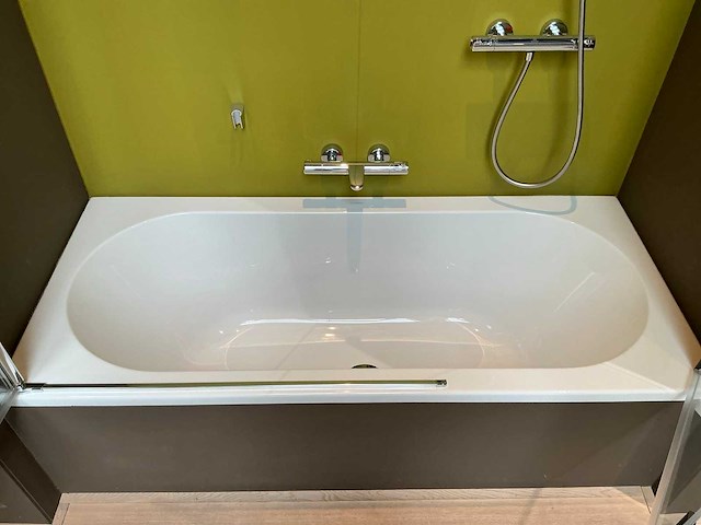 Villeroy & boch o.novo ligbad + inloopdouche - afbeelding 6 van  6