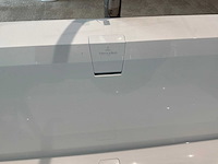 Villeroy & boch vrijstaand bad met kraan - afbeelding 2 van  4