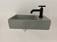 Villeroy&boch avento fontein met dornbracht kraan - afbeelding 3 van  6