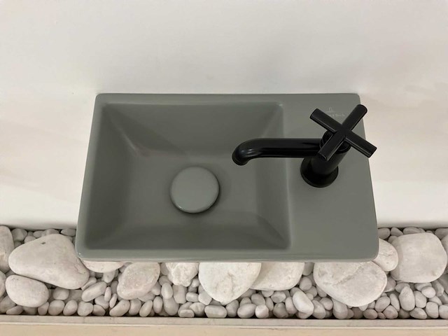 Villeroy&boch avento fontein met dornbracht kraan - afbeelding 2 van  6