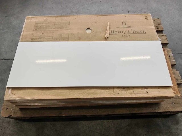 Villeroy&boch glans wit wandtegel 30x90 cm 8,1 m² - afbeelding 6 van  8